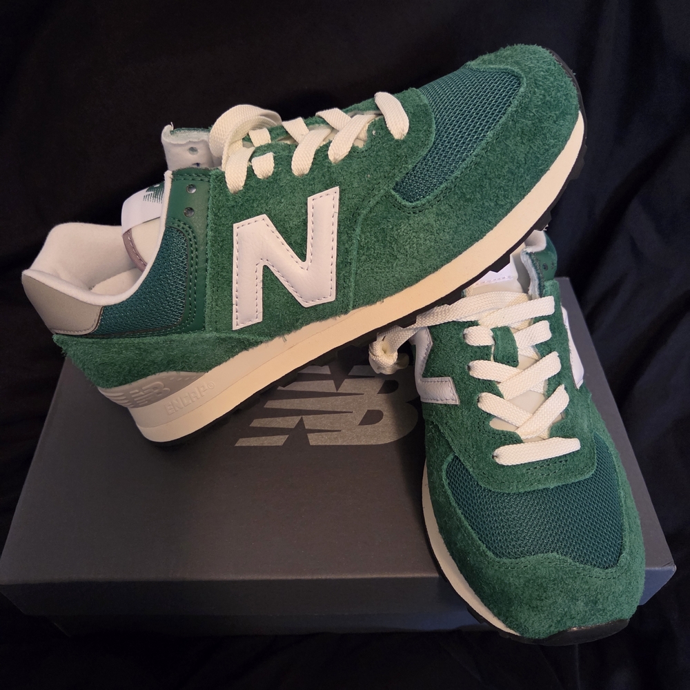New Balance Unisex Green Sneakers